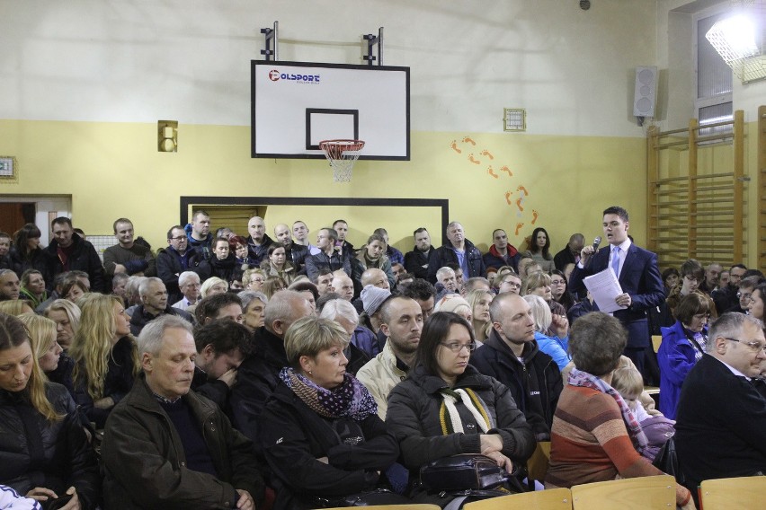 Mieszkańcy Grotnik domagają się likwidacji ośrodka dla uchodźców [ZDJĘCIA]