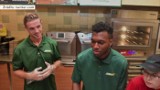 Piłkarze Liverpoolu "przyłapani" w fast foodzie (WIDEO)
