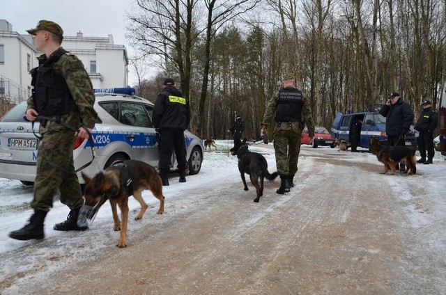 Policyjne psy szukały narkotyków na Uniwersytecie w Białymstoku
