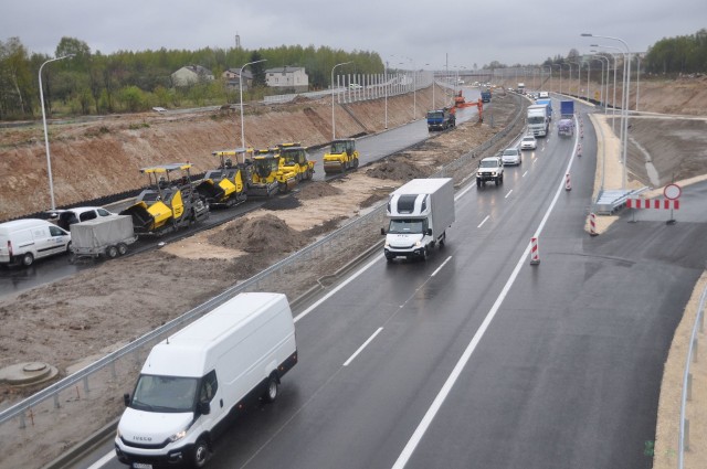 Pierwszy odcinek jednej jezdni na trasie S7 w Szydłowcu drogowcy oddali pod koniec kwietnia.