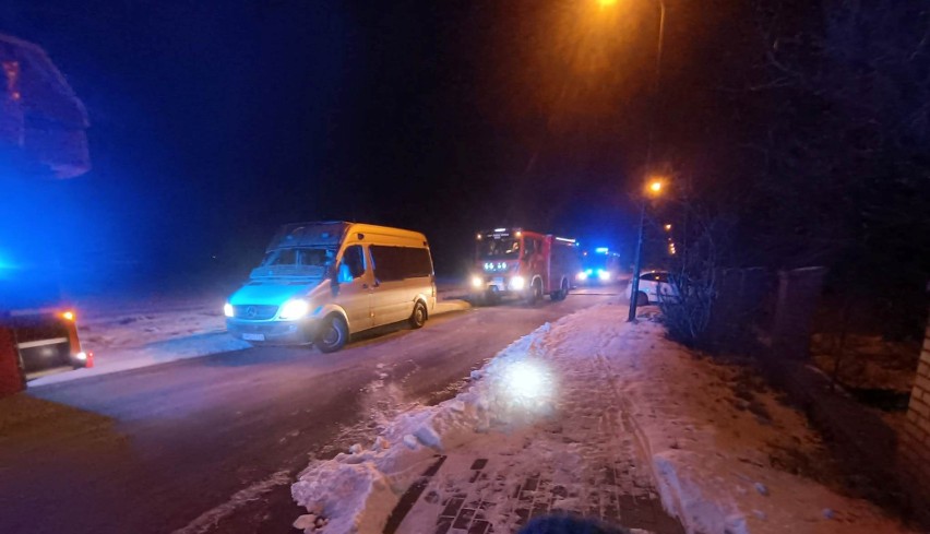 Pożar szkoły podstawowej w pow. lubelskim. Płomienie wydobywały się z okna budynku