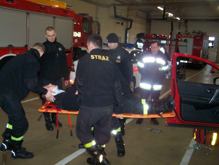 Strażacy ratownicy zdali egzamin medyczny (zdjęcia) 