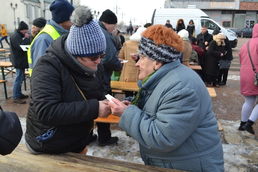 Częstochowa: Wigilia dla ubogich na Starym Rynku [ZDJĘCIA]