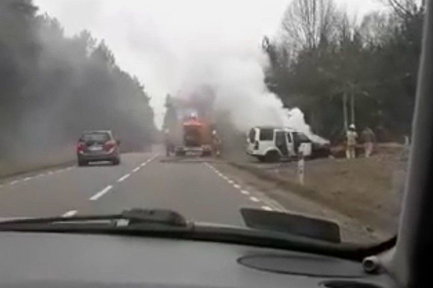Pożar samochodu w rejonie miejscowości Koźliki zablokował...