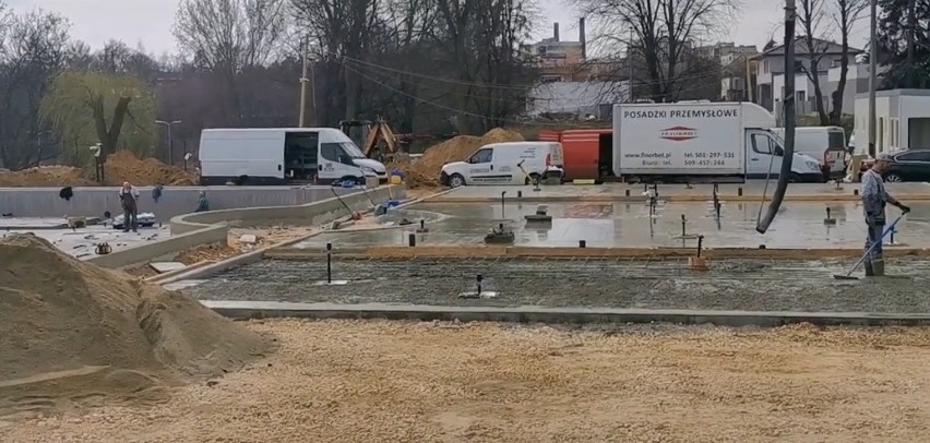 Tak dziś wygląda budowa nowoczesnego kompleksu basenów w...