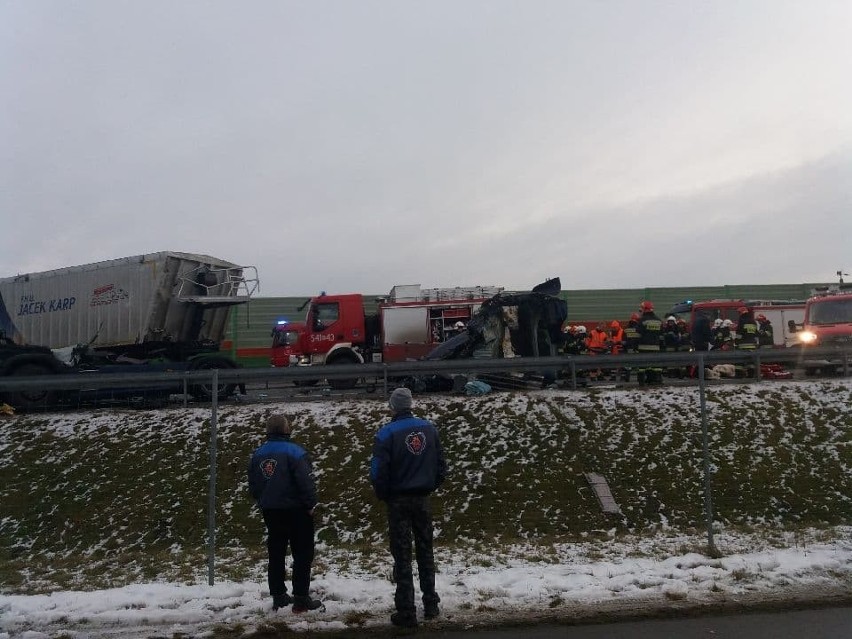 Groźny wypadek na S8 koło Czerniewic! Jedna osoba ranna. Śmigłowiec LPR w akcji!