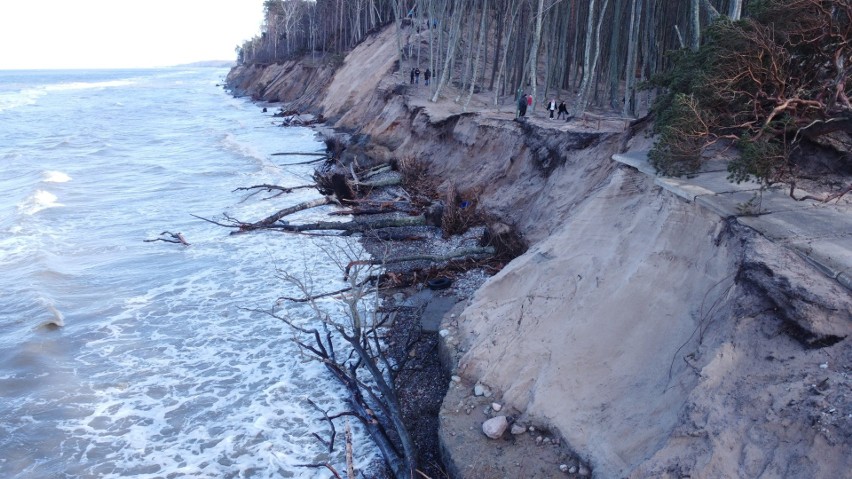 Zniszczony klif w Orzechowie na zdjęciach z drona....