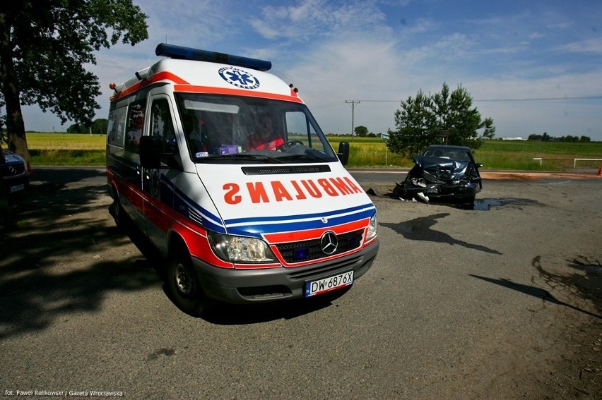 Wypadek przy AOW w pobliżu węzła Cesarzowice. Sześć osób rannych (ZDJĘCIA, FILM)