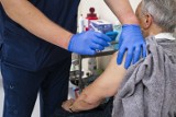 Skutki uboczne po szczepionkach na COVID-19. W ostatnim tygodniu aż 40 przypadków w Wielkopolsce. Jedna osoba trafiła do szpitala