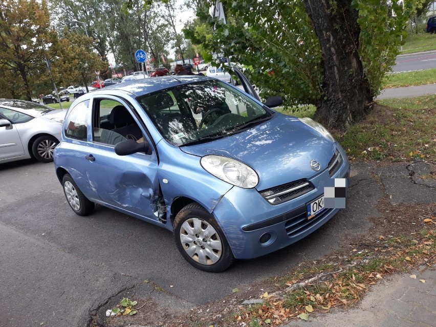 Wypadek przy Biedronce. Kobieta wyjeżdżała z parkingu (ZDJĘCIA)