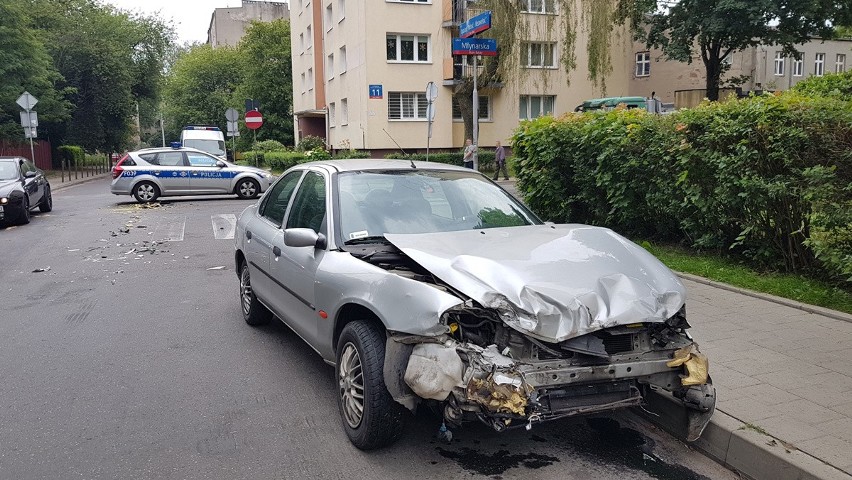 Wypadek miał miejsce w środę, po godz. 16, na skrzyżowaniu...