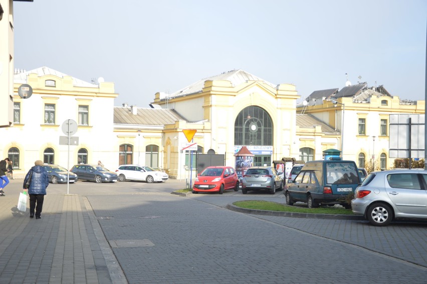 Teren wokół dworca kolejowego w Bochni przed rozpoczęciem...
