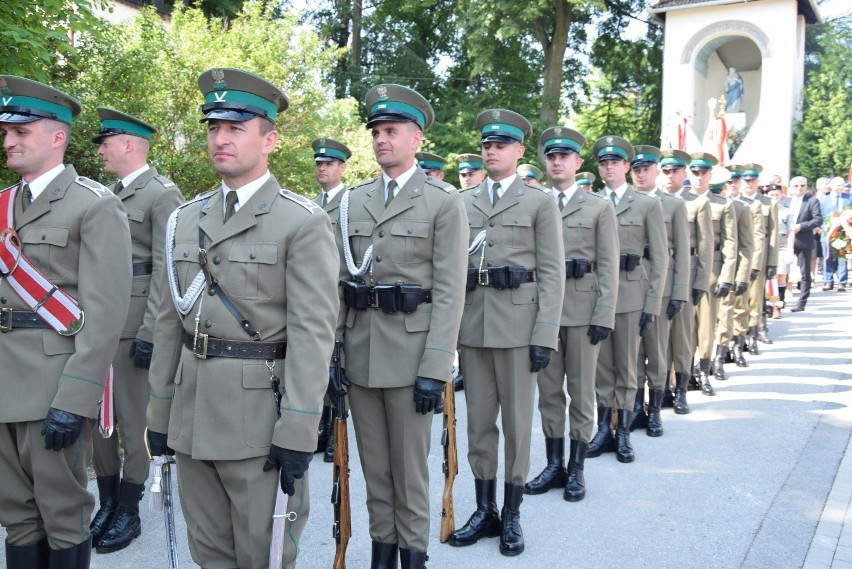 Hołd dla 30 ofiar pacyfikacji Radwanowic w miejscu kaźni hitlerowskiej. Wspomnienia bestialskiego mordu [ZDJĘCIA] 