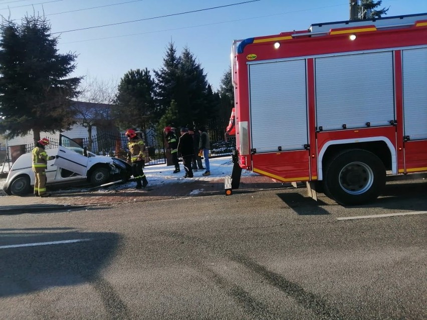 Wypadek w Chwałkach. Były utrudnienia na krajowej trasie numer 79 [ZDJĘCIA] 