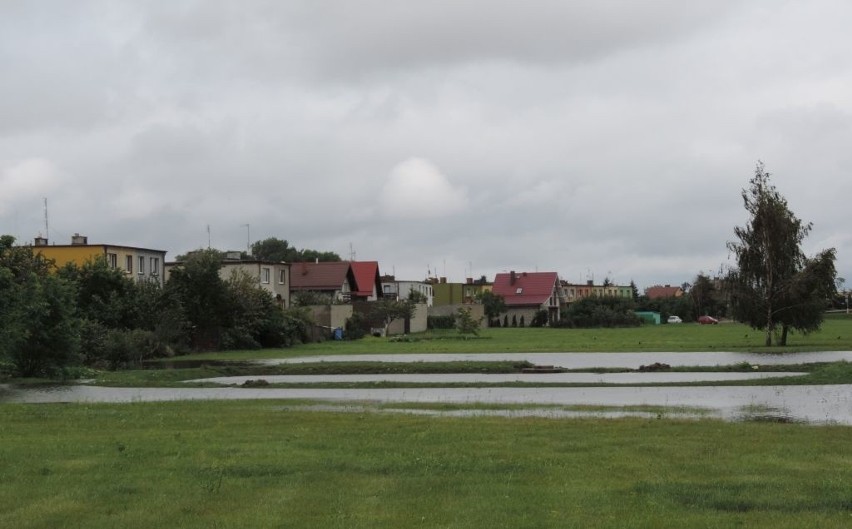 Znów zalało osiedle zachodnie w Mogilnie [zdjęcia]