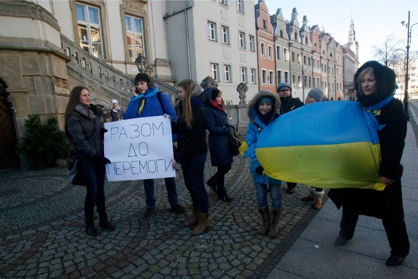 Wielka manifestacja poparcia dla Ukrainy na wrocławskim Rynku (CZYTAJ MANIFEST)