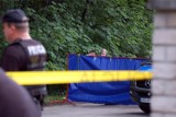 Ciało mężczyzny z raną zadaną ostrym narzędziem znalezione w centrum Legnicy 