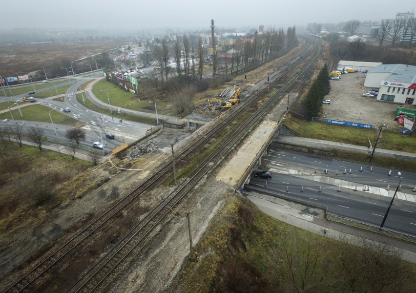 Burzenie wiaduktu nad ul. Diamentową w Lublinie. Dla kierowców oznacza to jedno: utrudnienia (ZDJĘCIA Z DRONA)