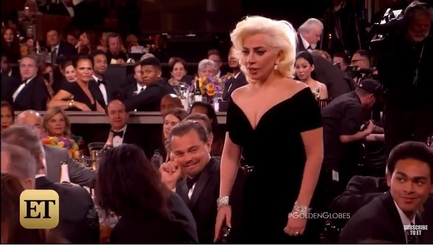 Lady Gaga zahaczyła o Leo idąc na scenę.
