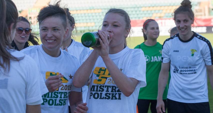 Piłkarki Górnika Łęczna mistrzyniami Polski. Zobacz, jak zawodniczki cieszyły się z tytułu i co powiedziały po meczu z AZS PWSZ Wałbrzych