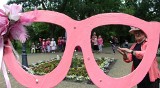 "Spójrzmy na świat przez różowe okulary" zachęcają seniorzy z Domu Dziennego Pobytu w Grudziądzu. Zobacz zdjęcia!