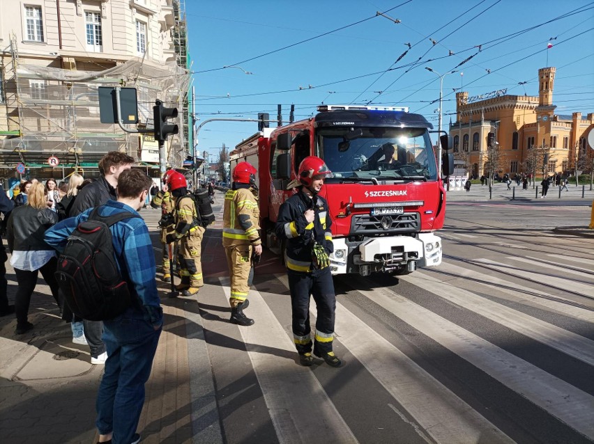 W środę (12 kwietnia) sześć zastępów straży pożarnej zjawiło...