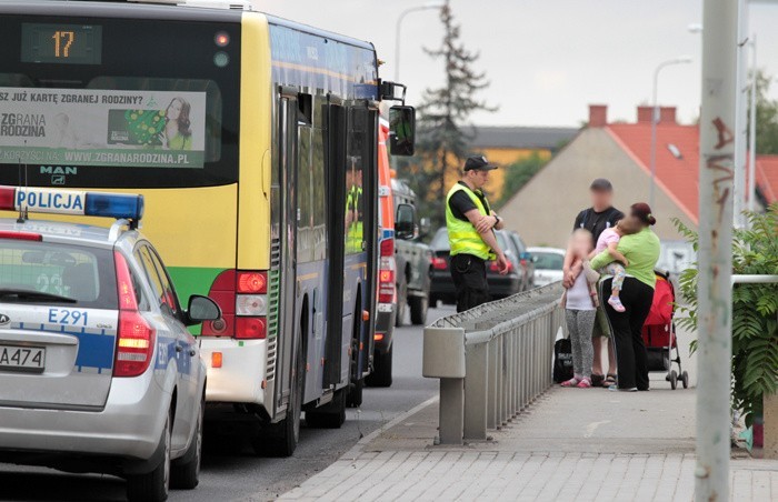 Zderzenie busa i autobusu MZK w Zielonej Górze na ul....