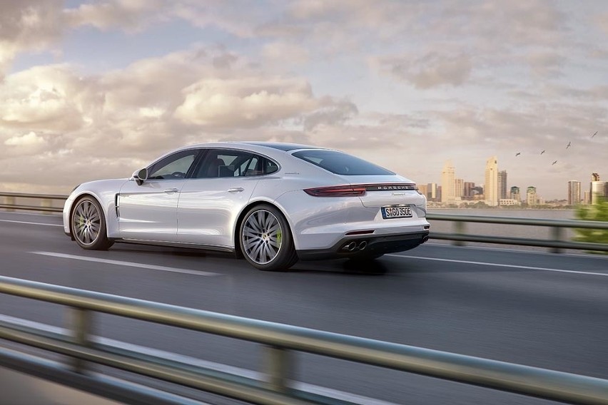 Porsche Panamera 4 E-Hybrid Executive...