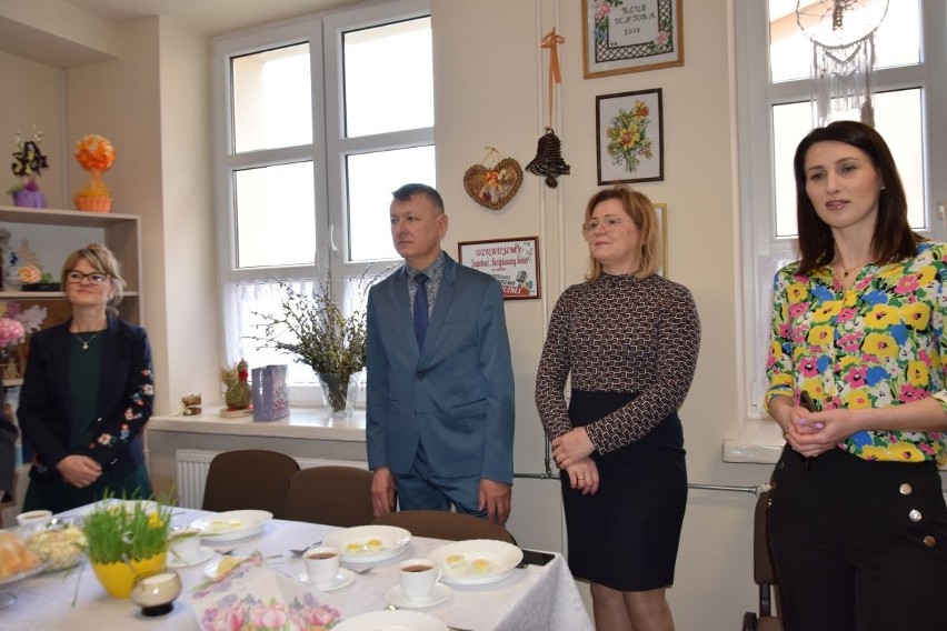 Wielkanocne spotkanie w Klubie Senior+ w Mircu. Były życzenia, upominki i świąteczne przysmaki. Zobacz zdjęcia