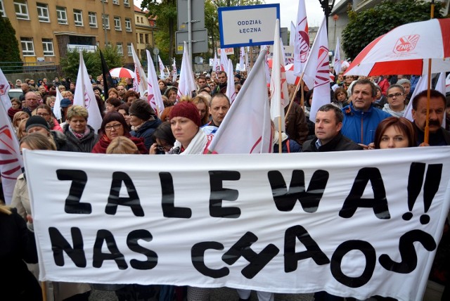 10 października w manifestacjach ZNP przeciwko likwidacji gimnazjów wzięło udział tysiące nauczycieli i rodziców. ZNP nie składa broni - 19 listopada ma się odbyć wielka pikieta na pl. Piłsudskiego w Warszawie.