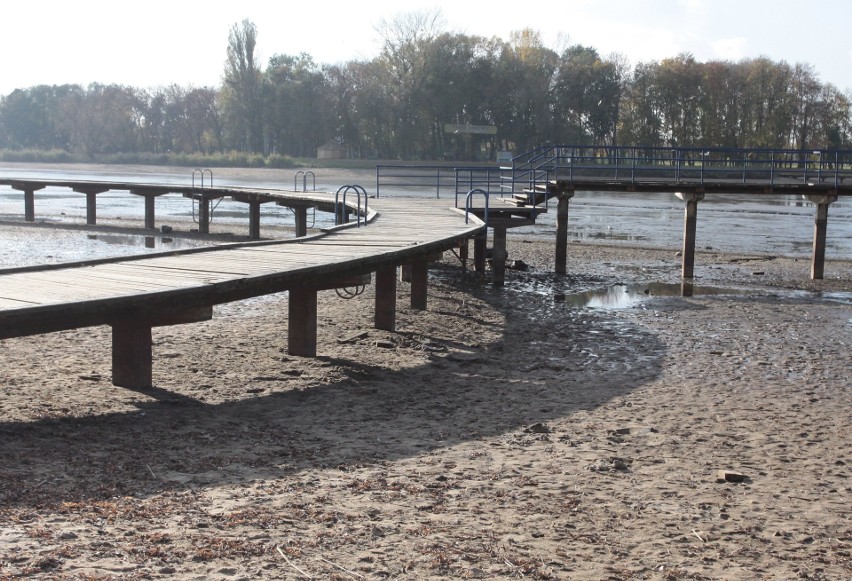 Woda z zalewu na radomskich Borkach została już spuszczona.
