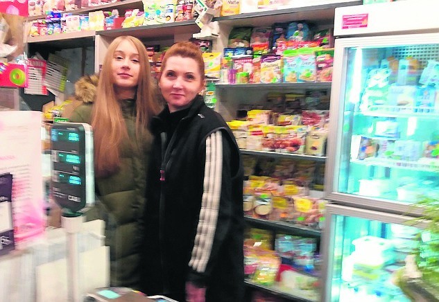 Katarzynie Maślance-Widlickiej w niedziele pomaga w sklepie córka.