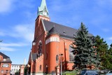 "Czerwony kościół" w Żarach to ponad stuletni staruszek, ale jak na swój wiek wygląda wspaniale. Popatrzcie sami!