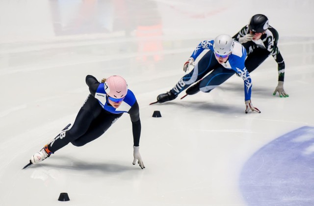 Polscy łyżwiarze znakomicie poradzili sobie w eliminacjach na dystansie 500 metrów podczas zawodów Pucharu Świata w short tracku w Dreźnie.