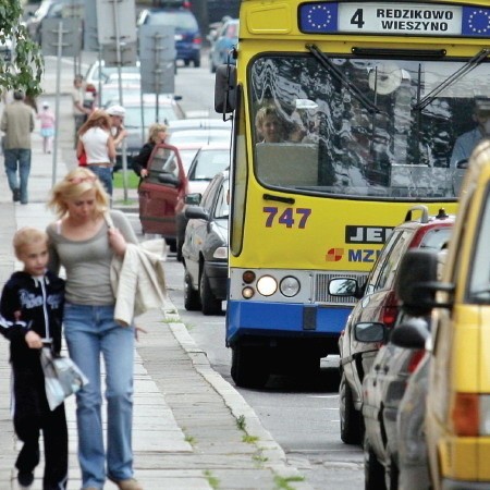 Autobus MZK do Redzikowa. 