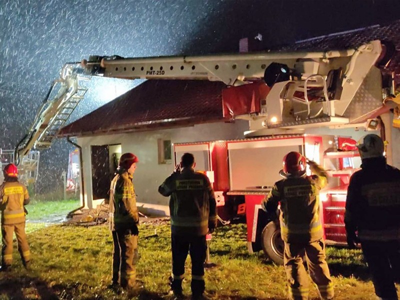 Po pożarze domu w Zalesiu koło Grójca rodzina potrzebuje pomocy. Trwa zbiórka na jej rzecz