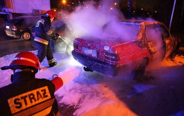 W wyniku pożaru samochód został doszczętnie zniszczony.