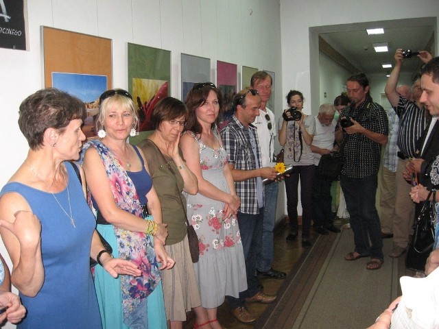 O letniej wystawie mowila Barbara Polakowska - z lewej