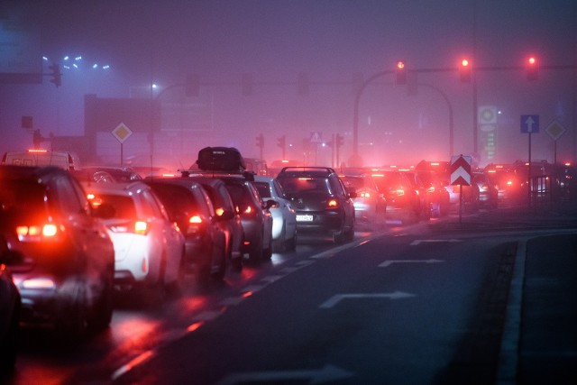 Przez zanieczyszczenie powietrza, tylko w Polsce, umiera rocznie 50 tysięcy osób. Naukowcy dowodzą, że spaliny samochodowe mają wpływ na ryzyko zachorowania na raka płuc