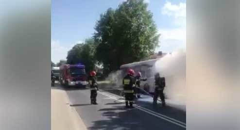 Pożar autobusu w Olkuszu na ul. 20 Straconych. Pasażerom udało się bezpiecznie uciec