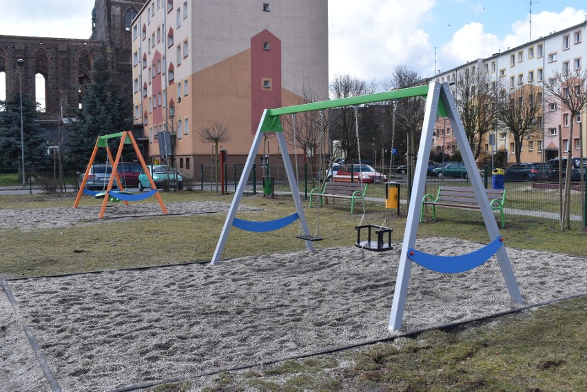 Plac zabaw przy ulicy Konopnickiej został odnowiony i...