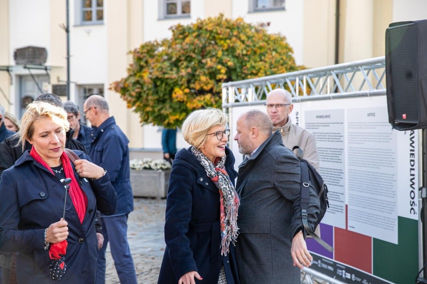 Prezydent nie odsłonił kontrowersyjnego muralu. Za to otworzył wystawę pt. Sprawiedliwość