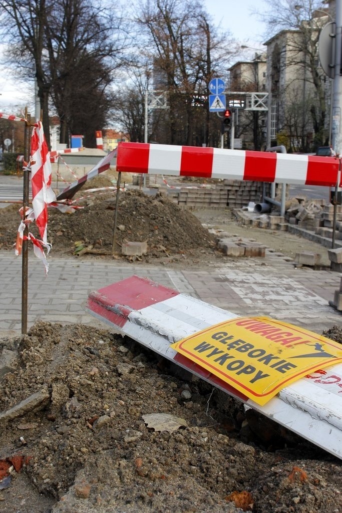 Wrocław: Kilometrowy wykop na Powstańców Śląskich. Co się tam dzieje? (ZDJĘCIA)