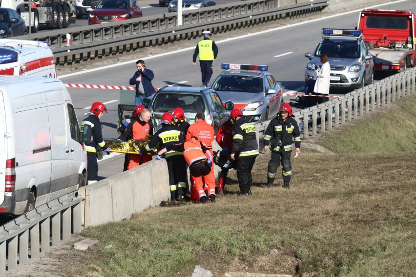 Śmiertelny wypadek na A4 we Wrocławiu. Człowiek spłonął w aucie 