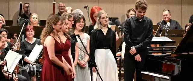 Zdjęcie archiwalne - koncert uczniów w filharmonii w 2022 roku