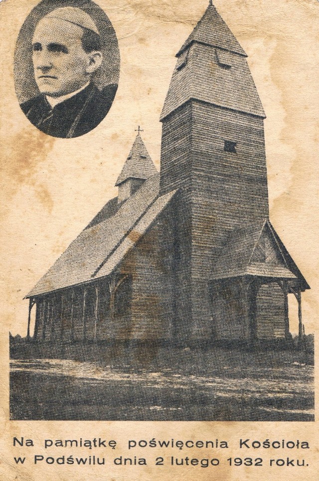 Zabytkowy, drewniany kościółek służył po II wojnie światowej jako skład nawozów sztucznych.