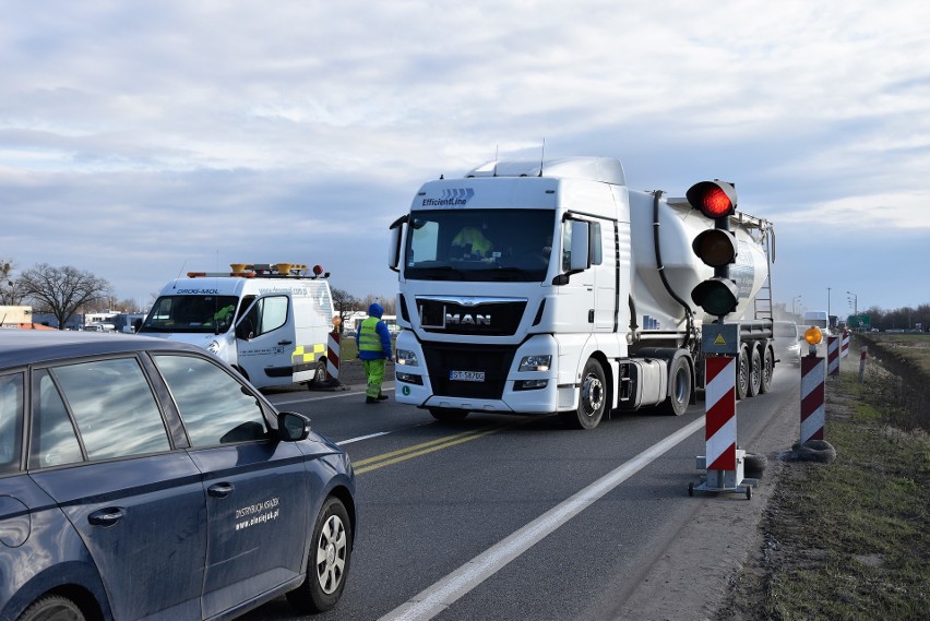 Ruch wahadłowy na obwodnicy północnej Opola. Są korki