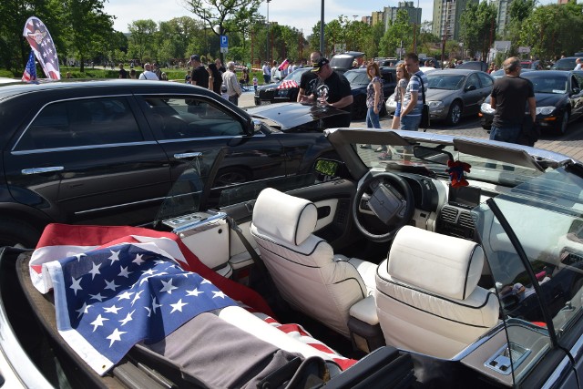 Dziś w Rybniku American Show Cars! Z okazji majówki do Rybnika zjechały legendarne amerykańskie samochody. Można je podziwiać na parkingu przy ul. Kotucza, w godz. od 9 do 18. Między 14 a 15 zaplanowano przejazd samochodów ulicami miasta. POZNAJ SZCZEGÓŁY FESTIWALUMAJÓWKA 2018: MAJ BZY RYBNIK I TY