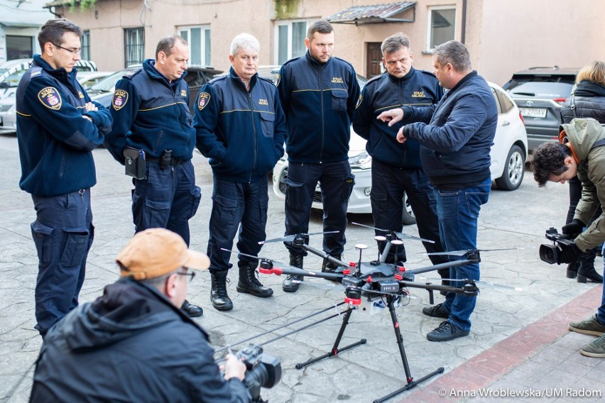 W Radomiu strażnicy miejscy dronem będą badać, czym palimy w naszych piecach