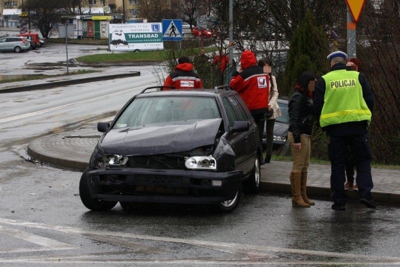 Zderzyły się vw golf i audi